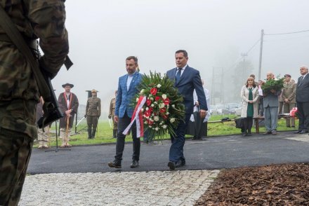 Uroczystość upamiętnienia mjra Adolfa Pilcha - złożenie kwiatów przez delegację Burmistrza Miasta Wisła i Rady Miasta Wisła